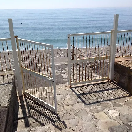Seafront Apartment Il Gabbiano Апартаменты
